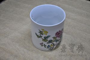 105件粉彩筆筒