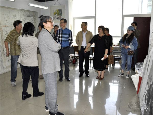 榮寶齋領(lǐng)導(dǎo)班子成員參觀馬海方人物畫工作室